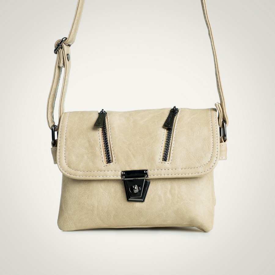  شنطة جلد إيطالي مستورد بيج بجيوب داخلية مقاس 16×20