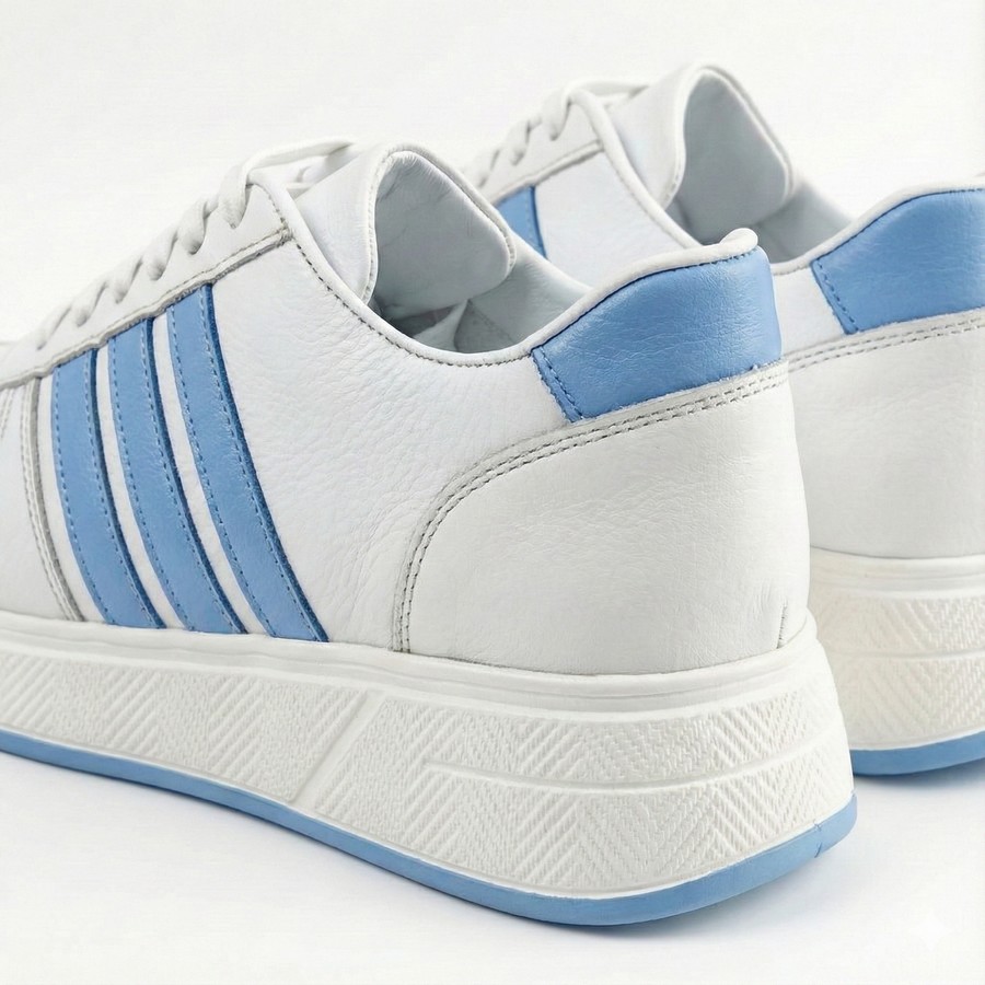 كوتشي حريمي جلد طبيعي بالكامل لون لبني ببطانة جلد طبيعي وفرش جلد طبيعي ونعل طبي مريح