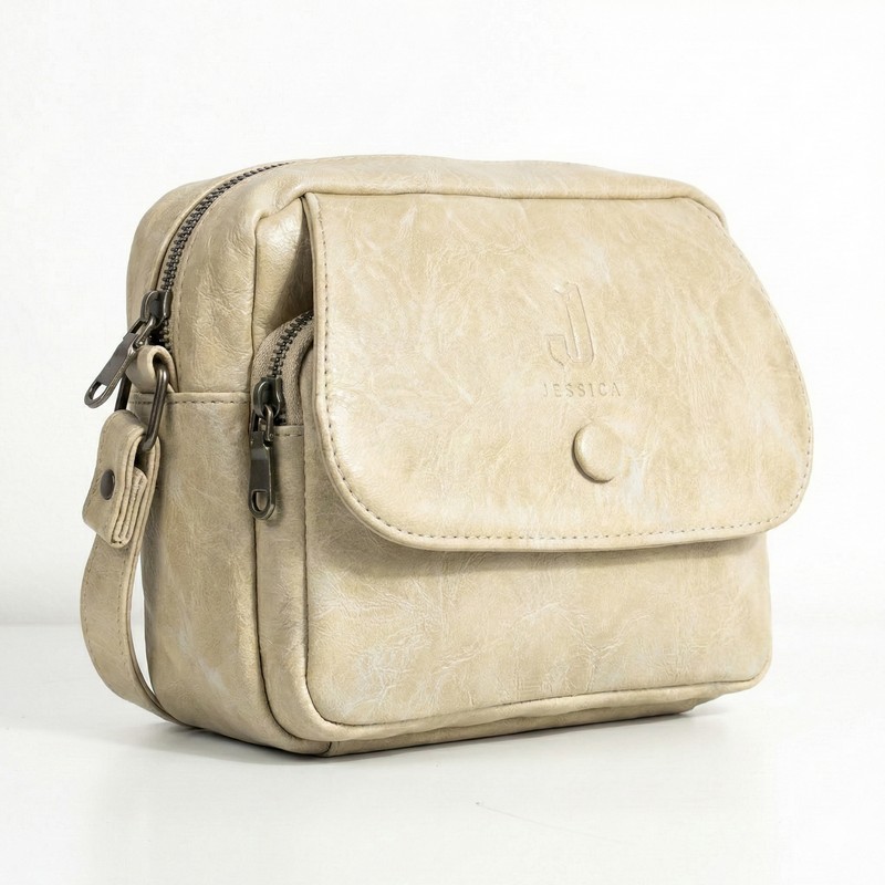 True ? شنطة كروس جلد إيطالي مستورد بسوست وإكسسوارات مستوردة مقاس 15×20 :  Imported Italian leather crossbody bag with imported zippers & hardware, size 15×20 cm

