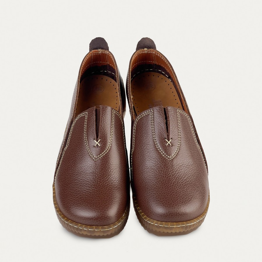 شوز حريمي جلد طبيعي لون بني بفرش جلد طبيعي ونعل كريب طبي طري مزود بخياطة لمتانة أكبر